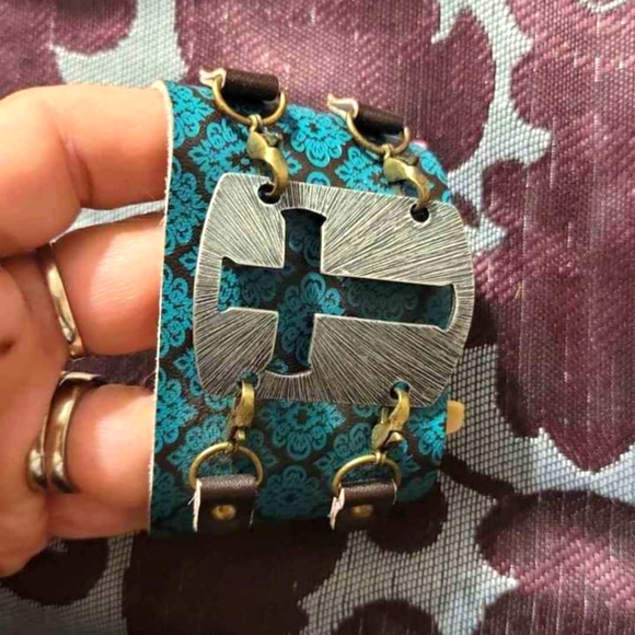 Accessories - Leather cuff bracelet